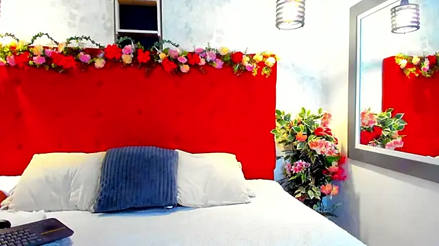 Snapshot of SilvannaFit chatting on 04.24.26 SilvannaFit online show from 04.24.26