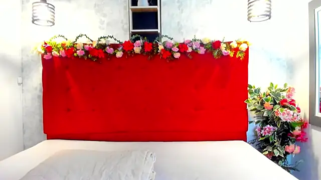 Snapshot of SilvannaFit chatting on 04.29.26 SilvannaFit online show from 04.29.26