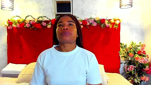 Snapshot of SilvannaFit chatting on 05.03.26 SilvannaFit online show from 05.03.26