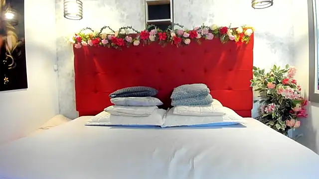 Snapshot of SilvannaFit chatting on 05.05.26 SilvannaFit online show from 05.05.26