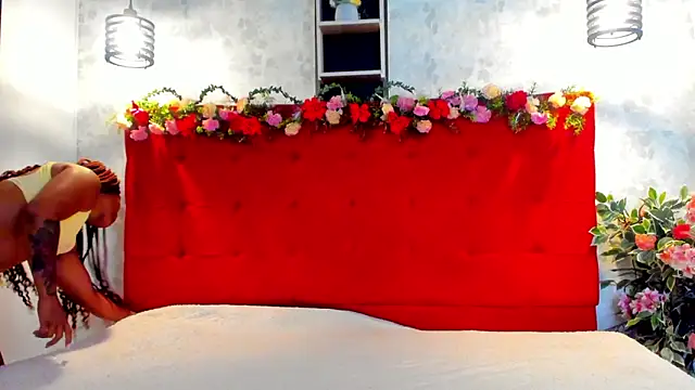 Snapshot of SilvannaFit chatting on 05.06.26 SilvannaFit online show from 05.06.26