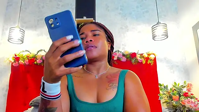 Snapshot of SilvannaFit chatting on 05.07.26 SilvannaFit online show from 05.07.26