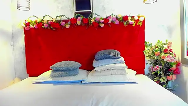 Snapshot of SilvannaFit chatting on 05.12.26 SilvannaFit online show from 05.12.26