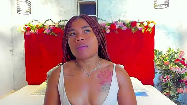 Snapshot of SilvannaFit chatting on 05.26.26 SilvannaFit online show from 05.26.26