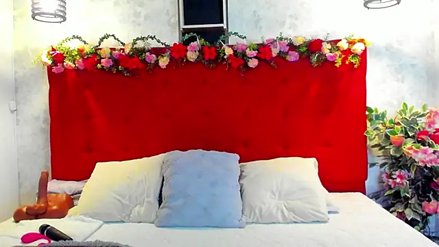 Snapshot of SilvannaFit chatting on 05.27.26 SilvannaFit online show from 05.27.26