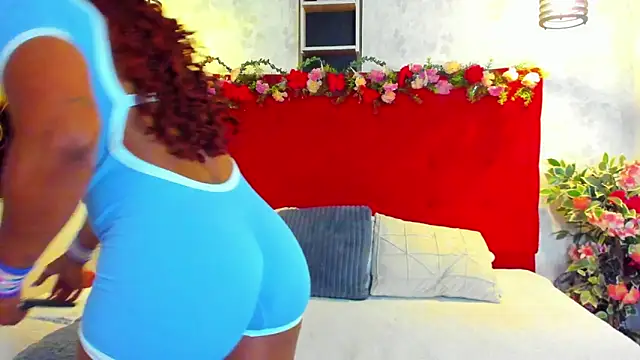 Snapshot of SilvannaFit chatting on 06.05.26 SilvannaFit online show from 06.05.26