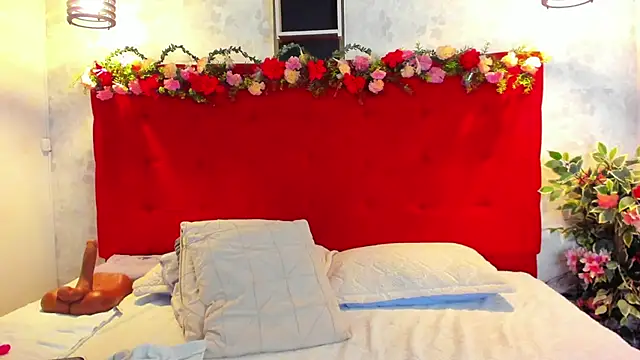 Snapshot of SilvannaFit chatting on 06.27.26 SilvannaFit online show from 06.27.26