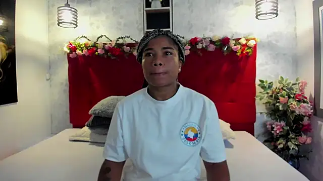 Snapshot of SilvannaFit chatting on 06.28.26 SilvannaFit online show from 06.28.26