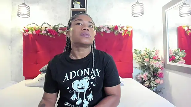 Snapshot of SilvannaFit chatting on 07.11.26 SilvannaFit online show from 07.11.26