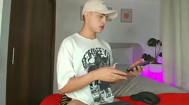 KarolPorttela online show from 12.20.24