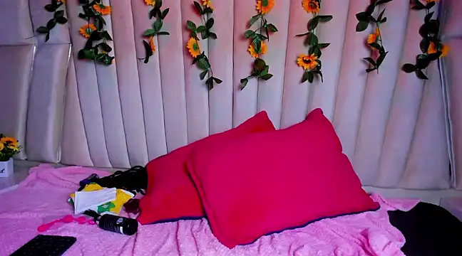 Snapshot of Freya_Miller_ chatting on 03.17.25 Freya Miller online show from 03.17.25