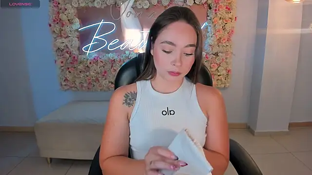 AlinaKravitz online show from 04.14.26