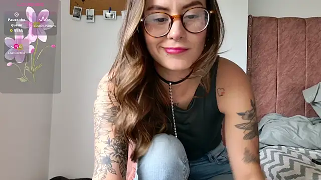 Emmy petit online show from 02.03.26