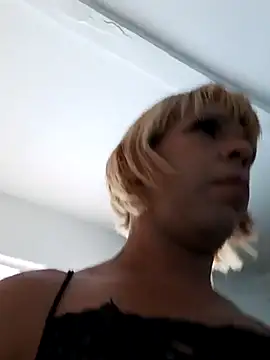 blondebitchlitle online show from 03.10.25