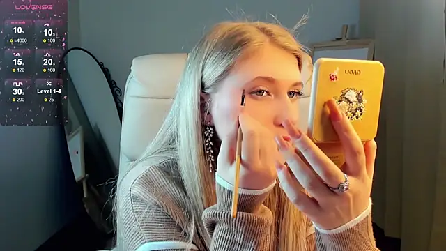 Evacadooo online show from 01.24.25