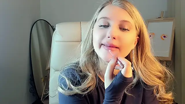 Evacadooo online show from 01.30.25