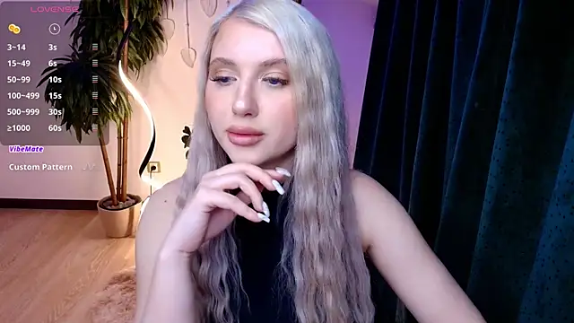 Snapshot of Evacadooo chatting on 04.23.26 Evacadooo online show from 04.23.26
