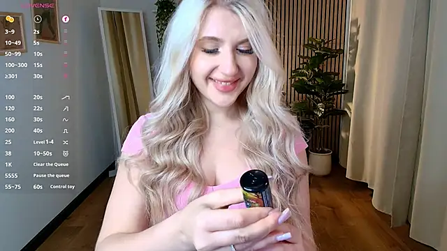 Snapshot of Evacadooo chatting on 05.17.26 Evacadooo online show from 05.17.26