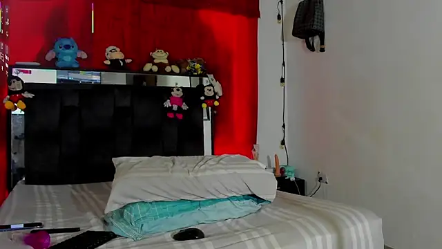 Snapshot of chloe_vasquez710 chatting on 02.13.25 chloe vasquez710 online show from 02.13.25