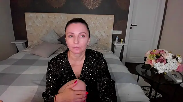 Snapshot of AllisonWilliams chatting on 09.23.25 AllisonWilliams online show from 09.23.25