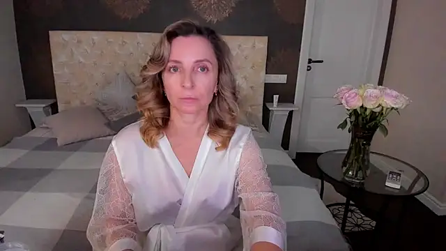 Snapshot of AllisonWilliams chatting on 10.13.25 AllisonWilliams online show from 10.13.25