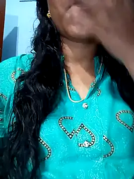Snapshot of Tamillminnal chatting on 03.19.25 Tamillminnal online show from 03.19.25