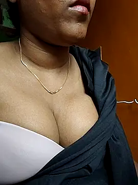 Snapshot of Tamillminnal chatting on 09.09.25 Tamillminnal online show from 09.09.25