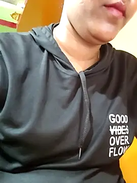 Snapshot of Tamillminnal chatting on 10.01.25 Tamillminnal online show from 10.01.25