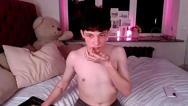 Snapshot of iwillfall chatting on 03.02.26 iwillfall online show from 03.02.26