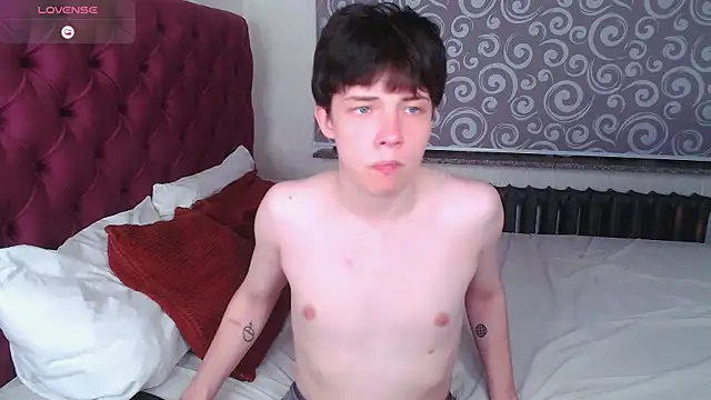 Snapshot of iwillfall chatting on 04.01.26 iwillfall online show from 04.01.26