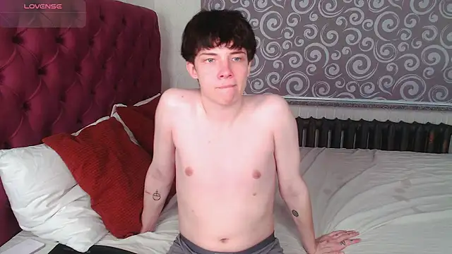 Snapshot of iwillfall chatting on 04.02.26 iwillfall online show from 04.02.26