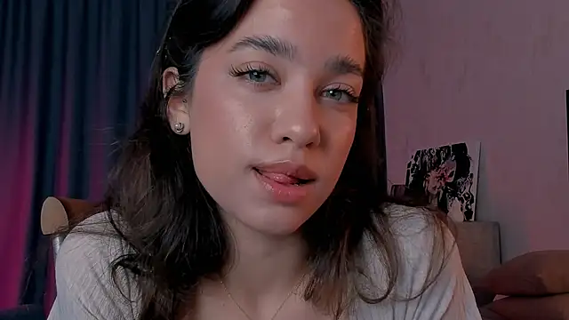 Snapshot of EmeliaReaper chatting on 10.14.25 EmeliaReaper online show from 10.14.25