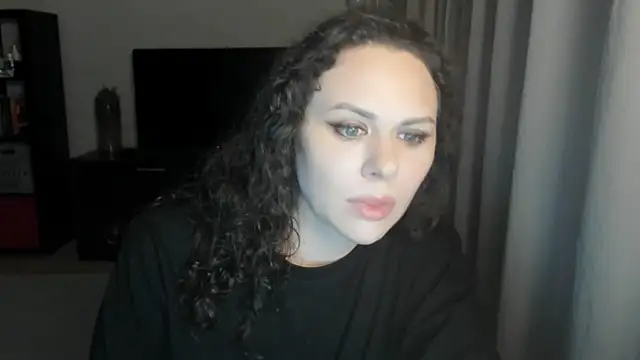 Snapshot of MollyCheiz chatting on 06.17.26 MollyCheiz online show from 06.17.26