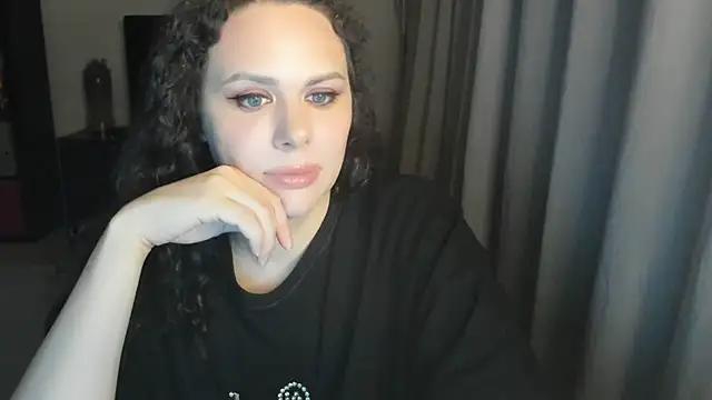 Snapshot of MollyCheiz chatting on 06.26.26 MollyCheiz online show from 06.26.26
