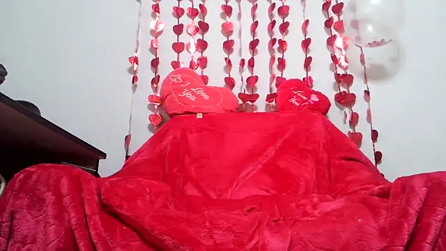 Snapshot of kisandgioni chatting on 02.05.25 kisandgioni online show from 02.05.25