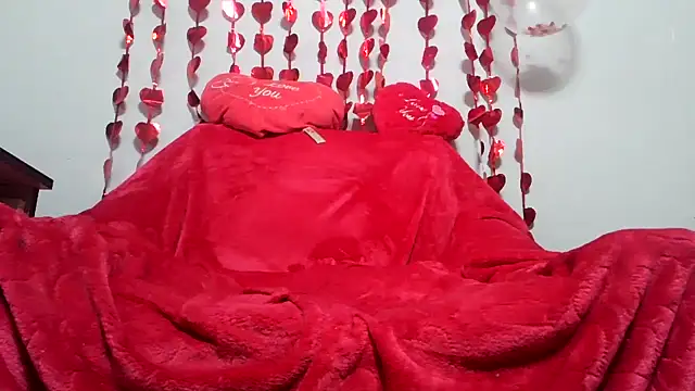 Snapshot of kisandgioni chatting on 02.05.25 kisandgioni online show from 02.05.25