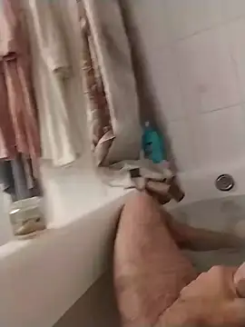 Snapshot of kisandgioni chatting on 10.29.25 kisandgioni online show from 10.29.25