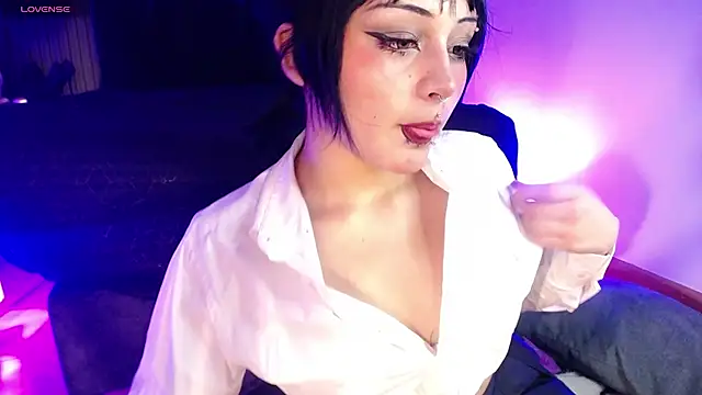 Snapshot of honney_dark chatting on 01.15.25 honney dark online show from 01.15.25