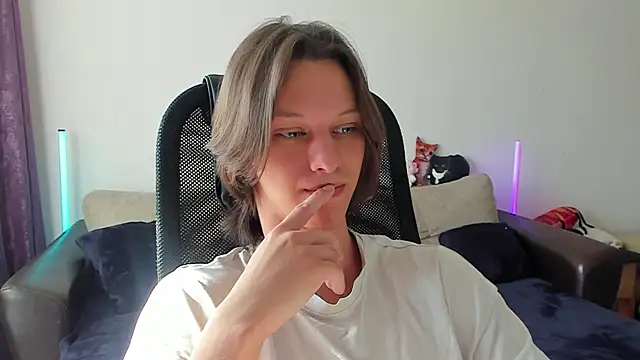 Snapshot of Ostin_meow chatting on 06.27.26 Ostin meow online show from 06.27.26