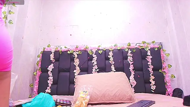 Snapshot of canela_oss chatting on 10.08.25 canela oss online show from 10.08.25