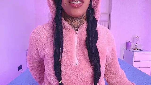 Snapshot of canela_oss chatting on 11.10.25 canela oss online show from 11.10.25