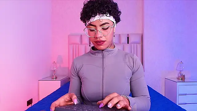 Snapshot of canela_oss chatting on 11.19.25 canela oss online show from 11.19.25