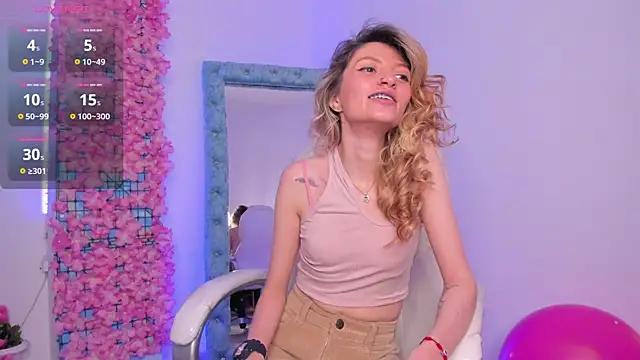 Snapshot of summer_sweet_ chatting on 12.17.24 summer sweet online show from 12.17.24