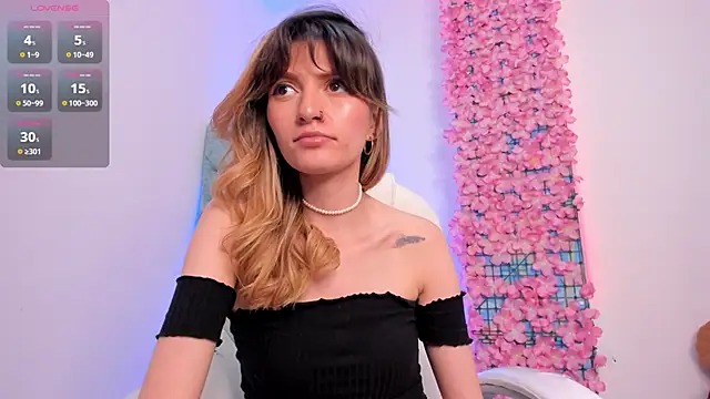 Snapshot of summer_sweet_ chatting on 03.22.25 summer sweet online show from 03.22.25