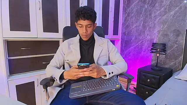 Snapshot of wagz chatting on 06.24.26 wagz online show from 06.24.26