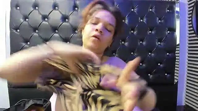 MelanyCarter18 online show from 12.17.25