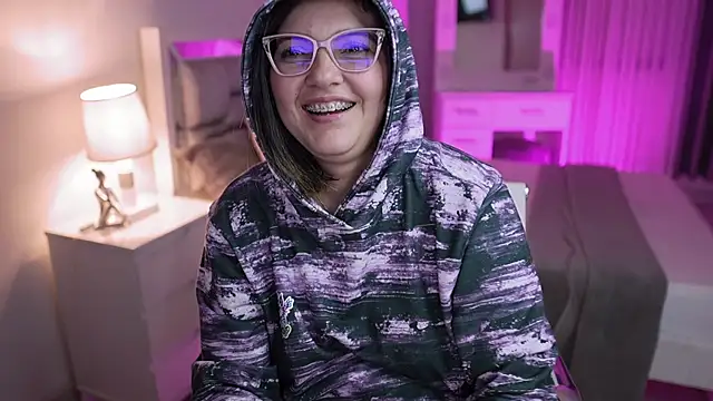 Camilaa bueno online show from 12.13.24