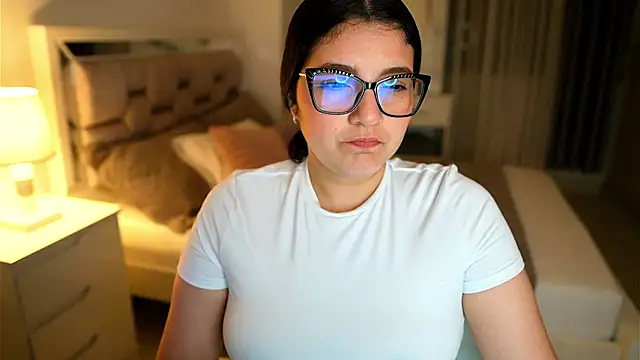 Camilaa bueno online show from 12.20.25