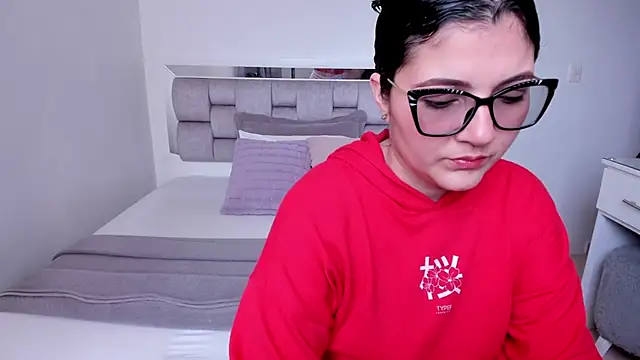 Snapshot of Camilaa_bueno chatting on 06.14.26 Camilaa bueno online show from 06.14.26