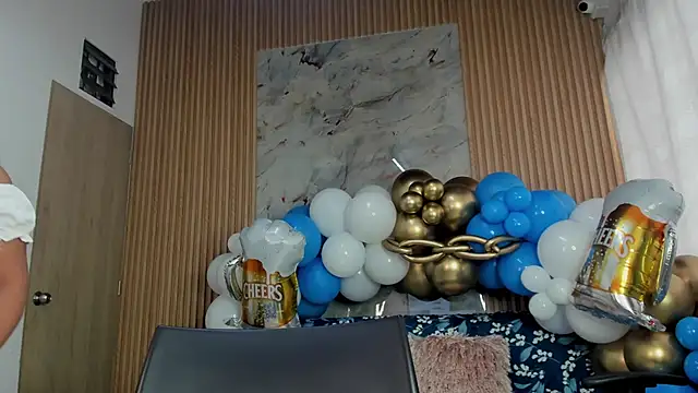 Any topless online show from 10.01.25